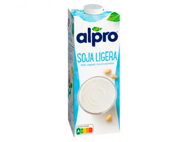 Imagen Bebida de soja alpro ligera 100% vegetal rica en proteina con calcio y vitaminas brik de 1 litro
